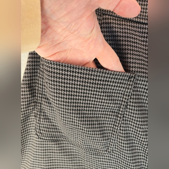 Treasure & Bond Women's Mini Skirt Sz M Black-Gray Houndstooth Front Button - Picture 5 of 10